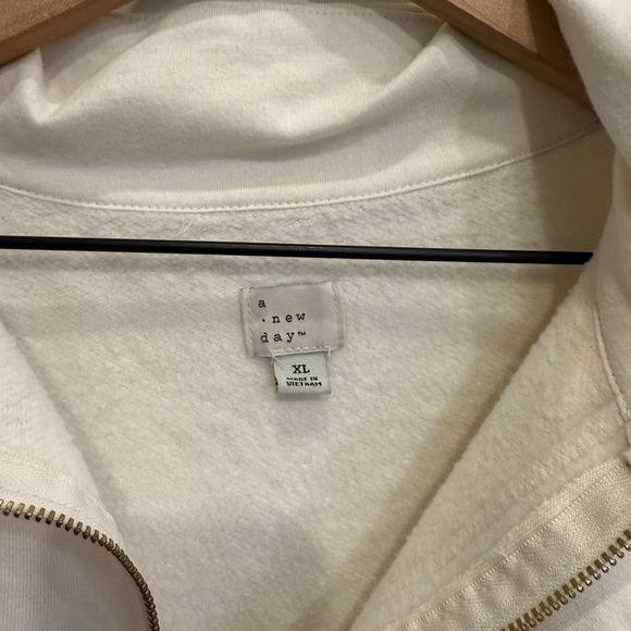 Cream Pullover Mock Neck Quarter Zip size XL - Picture 4 of 7